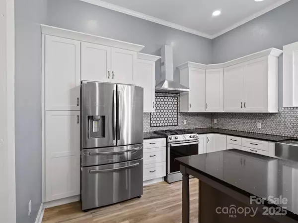 613 S Mulberry ST, Statesville, NC 28677