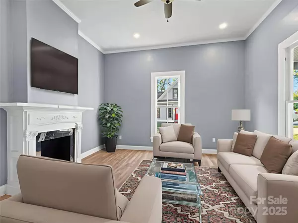 613 S Mulberry ST, Statesville, NC 28677