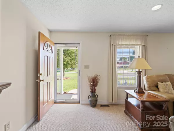 109 Ridgegate LN, Statesville, NC 28625