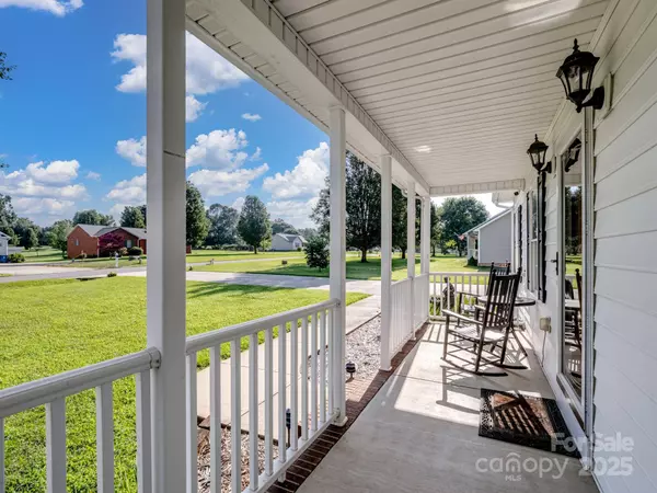 109 Ridgegate LN, Statesville, NC 28625