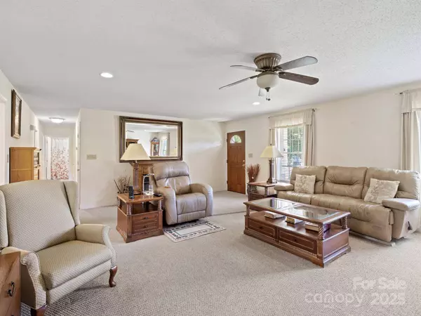 109 Ridgegate LN, Statesville, NC 28625