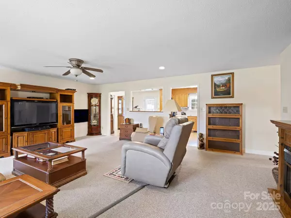 109 Ridgegate LN, Statesville, NC 28625