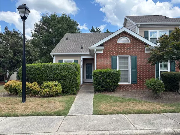 9435 Kings Falls DR, Charlotte, NC 28210