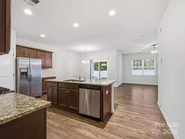 2212 Apple Glen LN, Charlotte, NC 28269
