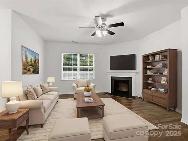 2212 Apple Glen LN, Charlotte, NC 28269