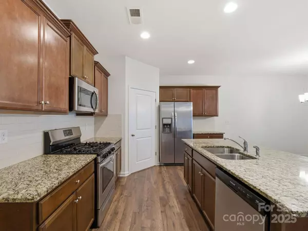 2212 Apple Glen LN, Charlotte, NC 28269