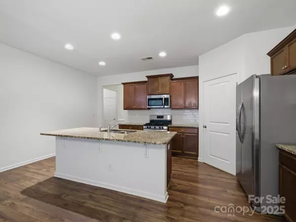 2212 Apple Glen LN, Charlotte, NC 28269