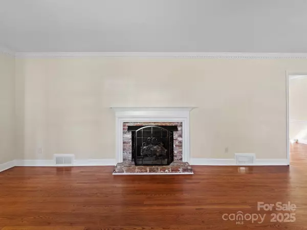 2111 Sagamore RD, Charlotte, NC 28209