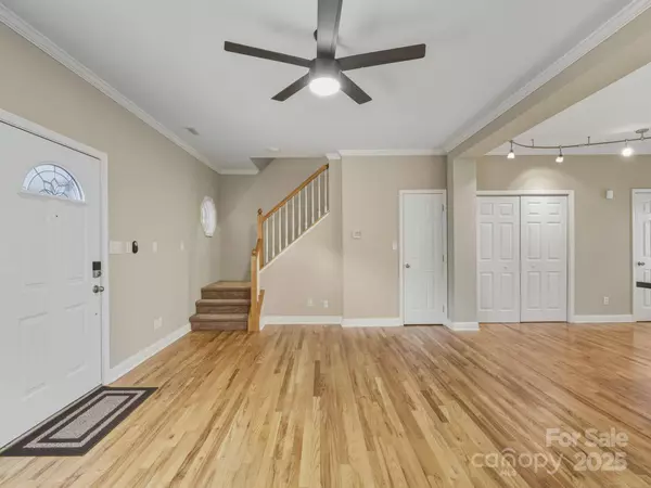 4330 Laurel Hill LN, Charlotte, NC 28217