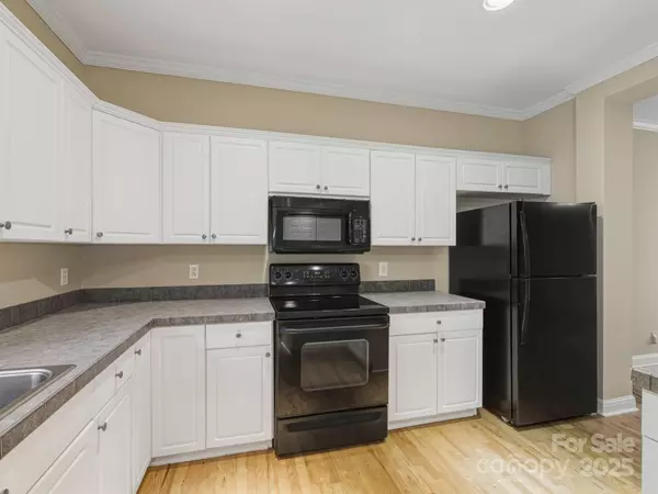 4330 Laurel Hill LN, Charlotte, NC 28217