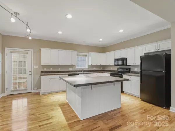 4330 Laurel Hill LN, Charlotte, NC 28217