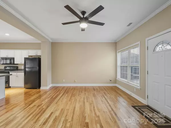 4330 Laurel Hill LN, Charlotte, NC 28217