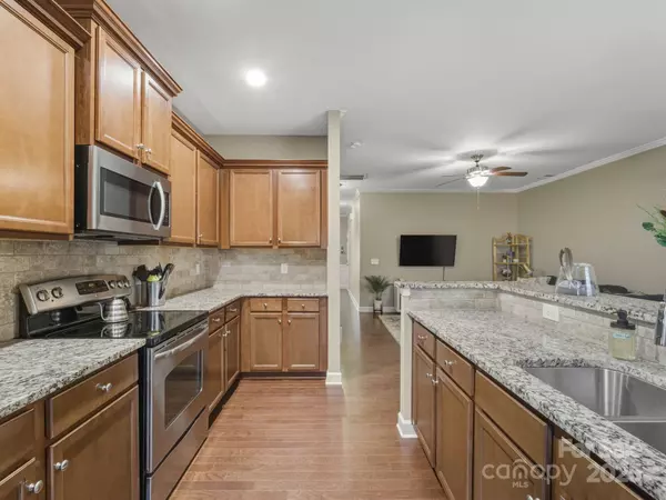 4648 Craigmoss LN, Charlotte, NC 28278