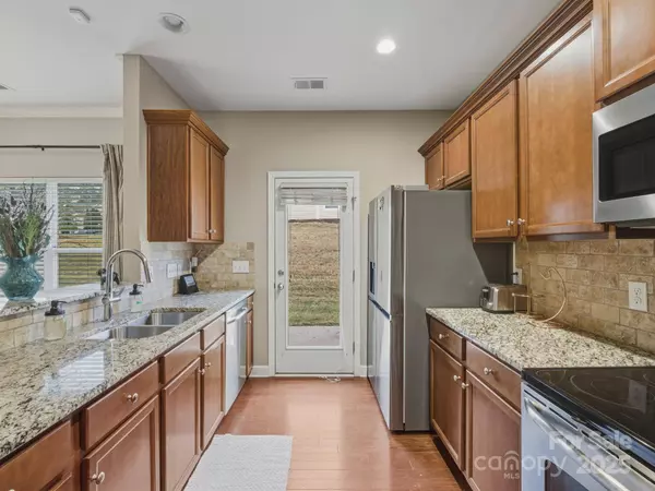 4648 Craigmoss LN, Charlotte, NC 28278