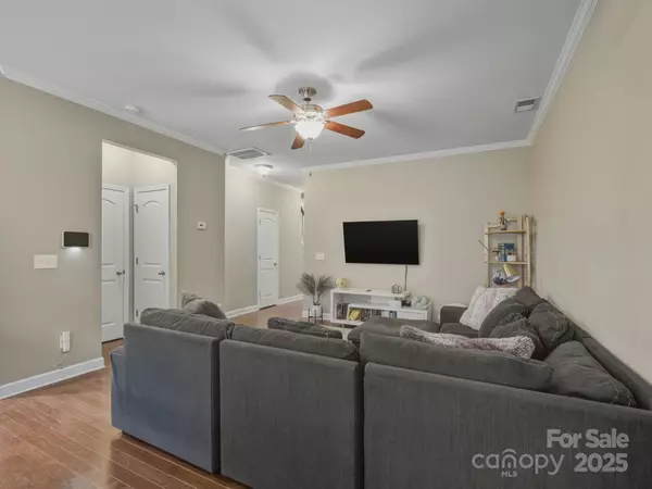 4648 Craigmoss LN, Charlotte, NC 28278