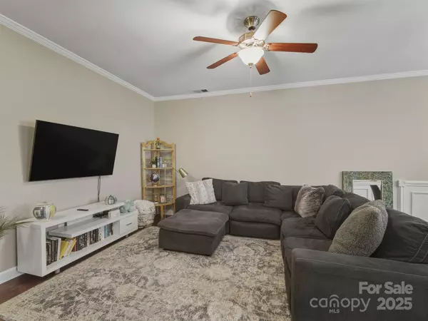 4648 Craigmoss LN, Charlotte, NC 28278