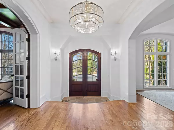 229 Wrenwood LN, Charlotte, NC 28211