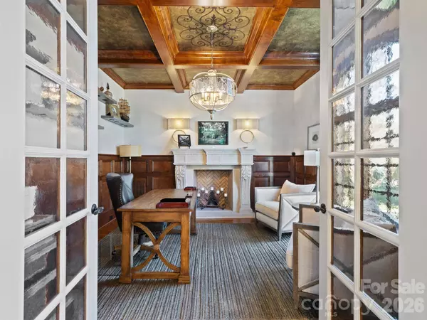 229 Wrenwood LN, Charlotte, NC 28211