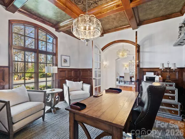 229 Wrenwood LN, Charlotte, NC 28211