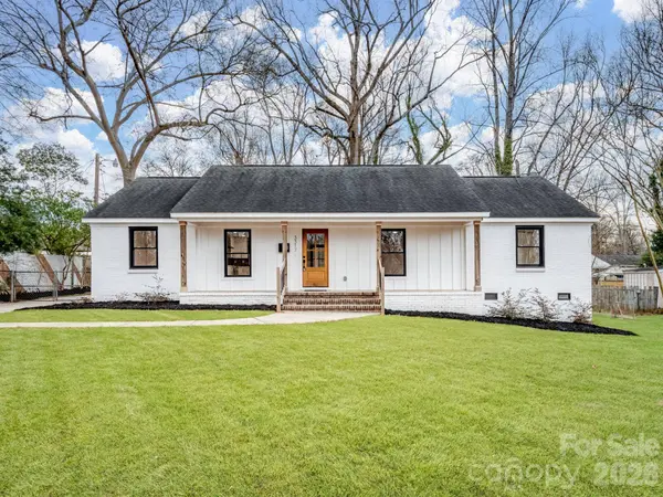 3317 Sargeant DR, Charlotte, NC 28217