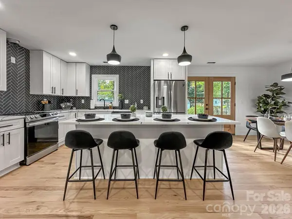 3317 Sargeant DR, Charlotte, NC 28217