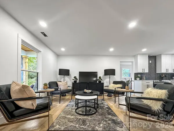 3317 Sargeant DR, Charlotte, NC 28217