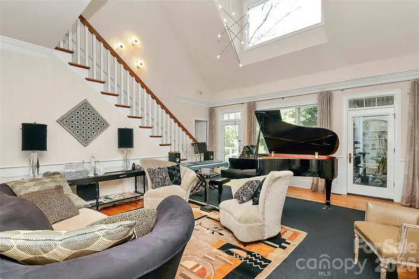 304 S Canterbury RD, Charlotte, NC 28211