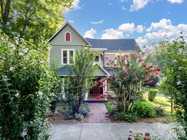 613 S Mulberry ST, Statesville, NC 28677