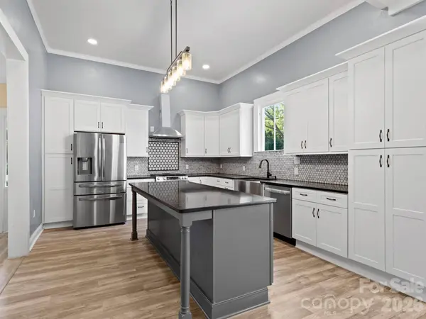 613 S Mulberry ST, Statesville, NC 28677