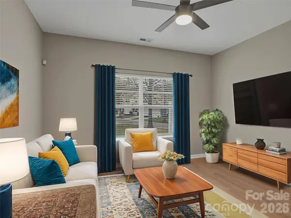 418 Doughton LN, Charlotte, NC 28217