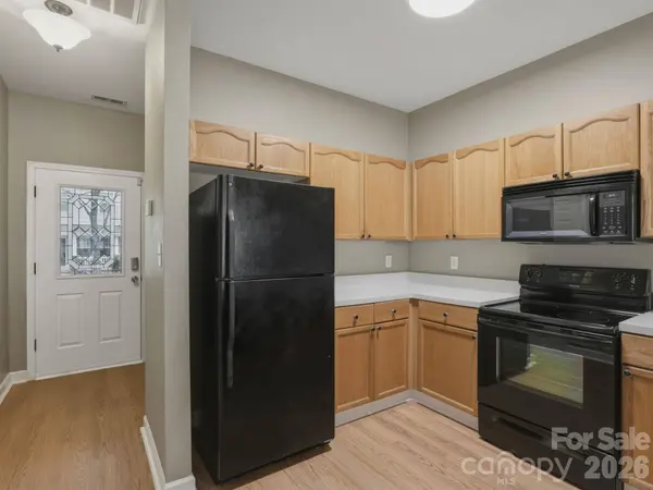 418 Doughton LN, Charlotte, NC 28217