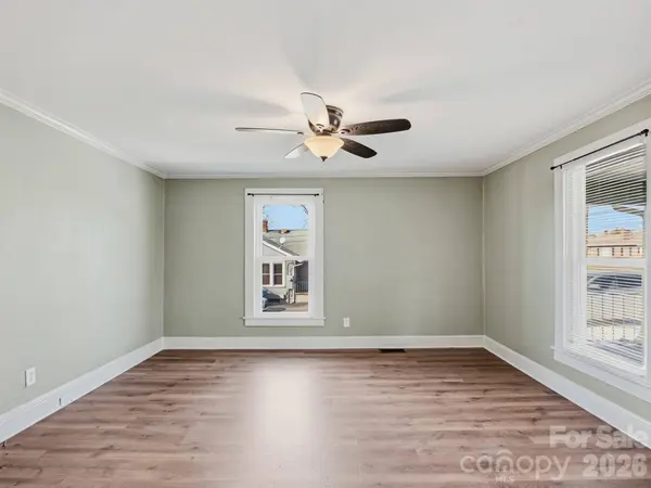 61 27th ST NW, Hickory, NC 28601