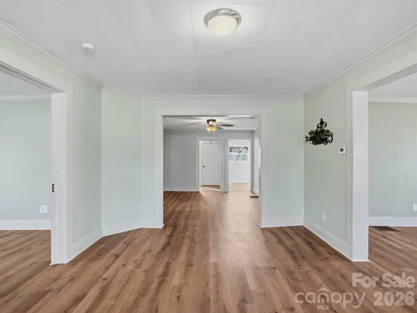 61 27th ST NW, Hickory, NC 28601