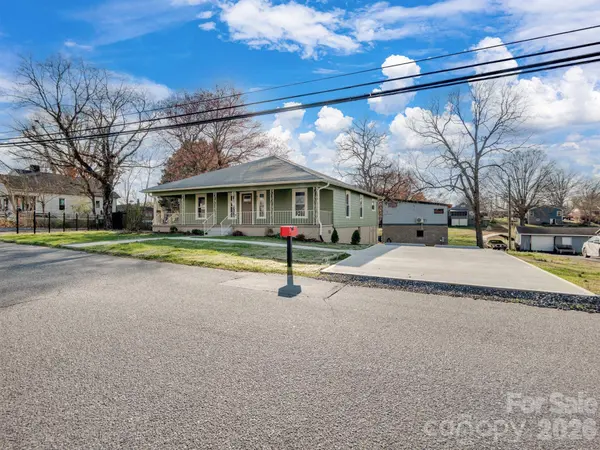 61 27th ST NW, Hickory, NC 28601