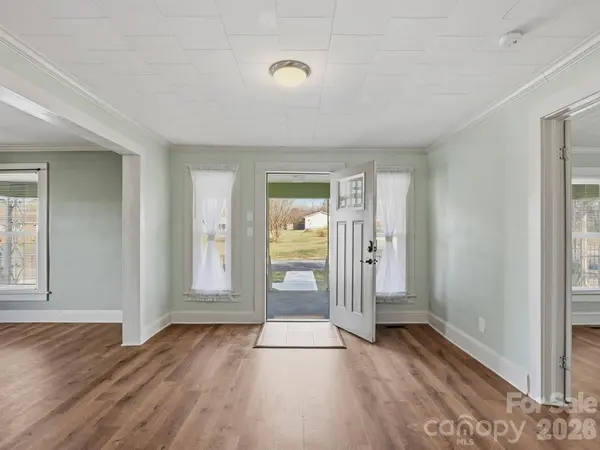 61 27th ST NW, Hickory, NC 28601