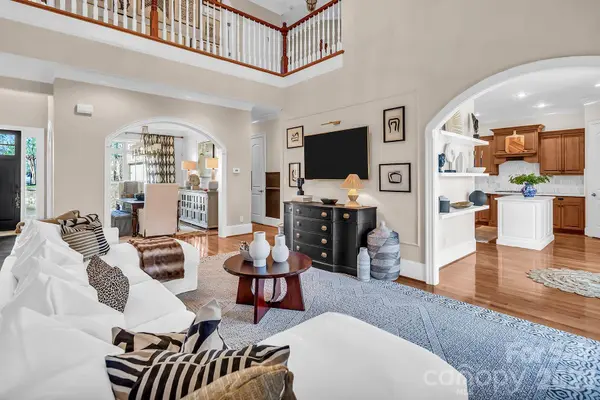 394 Stone Cliff LN, Lake Wylie, SC 29710