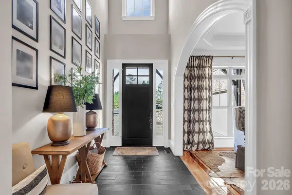 394 Stone Cliff LN, Lake Wylie, SC 29710