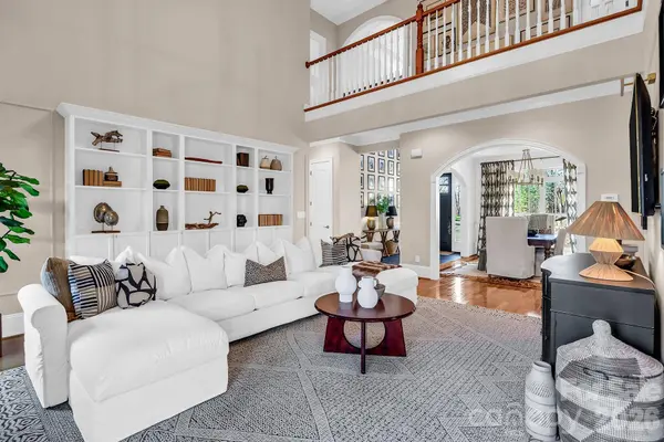 394 Stone Cliff LN, Lake Wylie, SC 29710