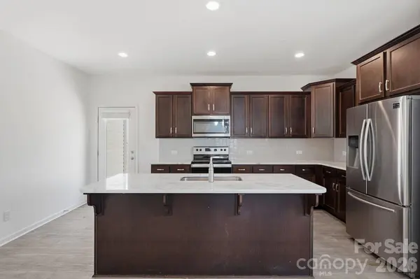 4225 Stockbrook DR, Charlotte, NC 28215