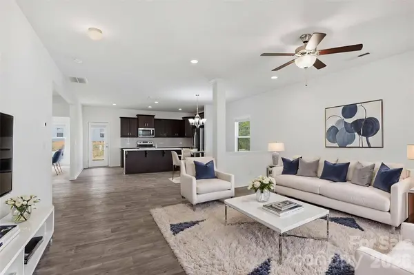 4225 Stockbrook DR, Charlotte, NC 28215