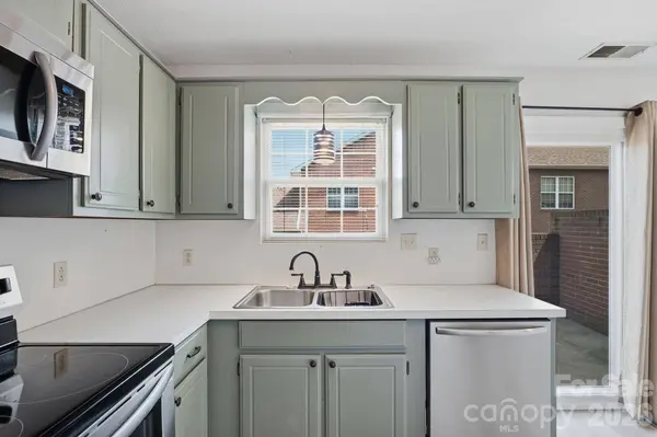 102 Brandywine DR NE #U2, Conover, NC 28613