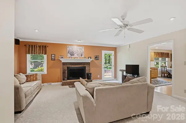 4323 Creemore DR, Charlotte, NC 28213