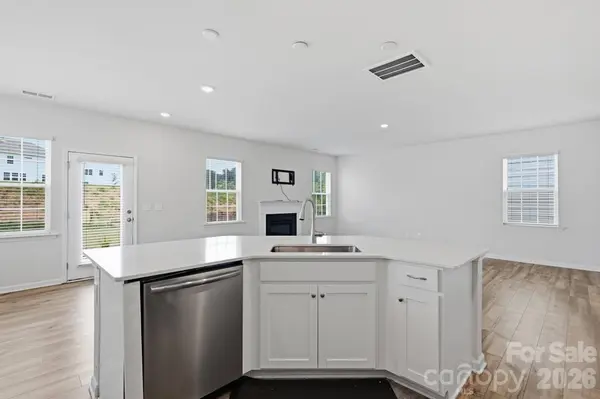 7412 Echoing Hills LN, Maiden, NC 28650