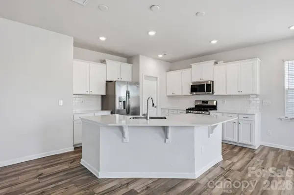 7412 Echoing Hills LN, Maiden, NC 28650