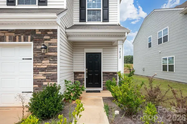 7412 Echoing Hills LN, Maiden, NC 28650