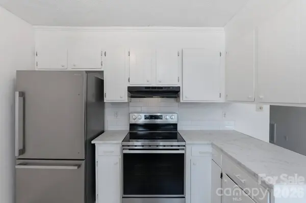 5300 Rolling Oak LN, Charlotte, NC 28227