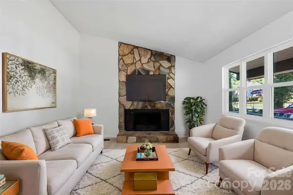 5300 Rolling Oak LN, Charlotte, NC 28227