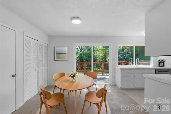 5300 Rolling Oak LN, Charlotte, NC 28227