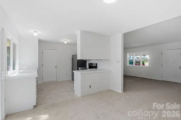 5300 Rolling Oak LN, Charlotte, NC 28227