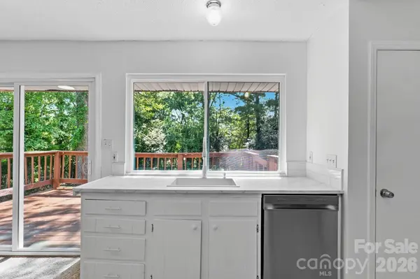 5300 Rolling Oak LN, Charlotte, NC 28227
